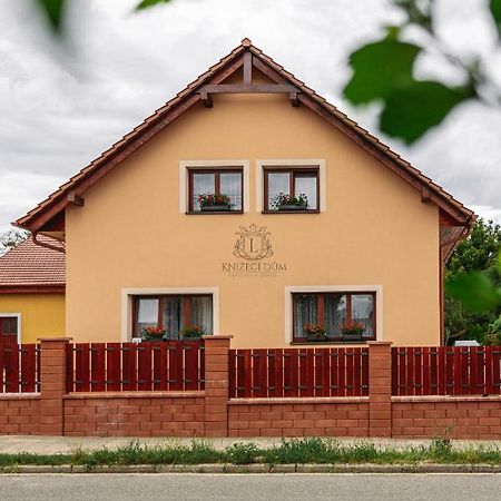 Knizeci Dum - Ubytovani V Lednici Lednice Extérieur photo